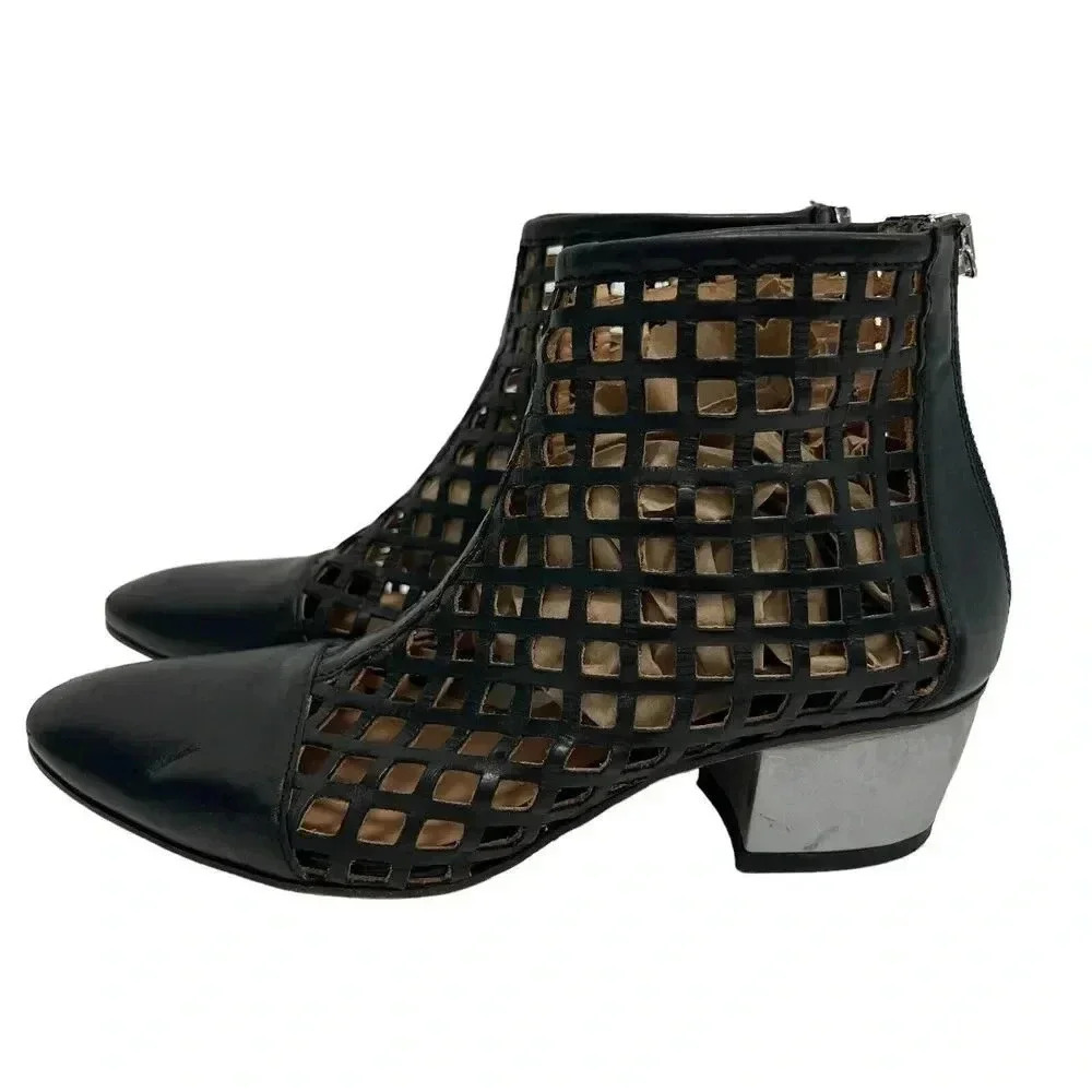 Aquatalia Perforated Fishnet Laser Cut Ankle Booties Black Leather Women’s 6 - Picture 3 of 10